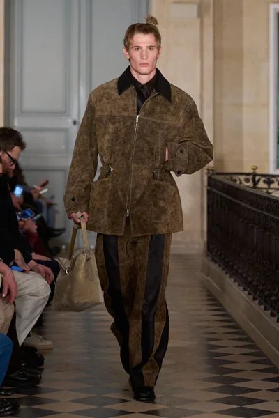 Look 30
